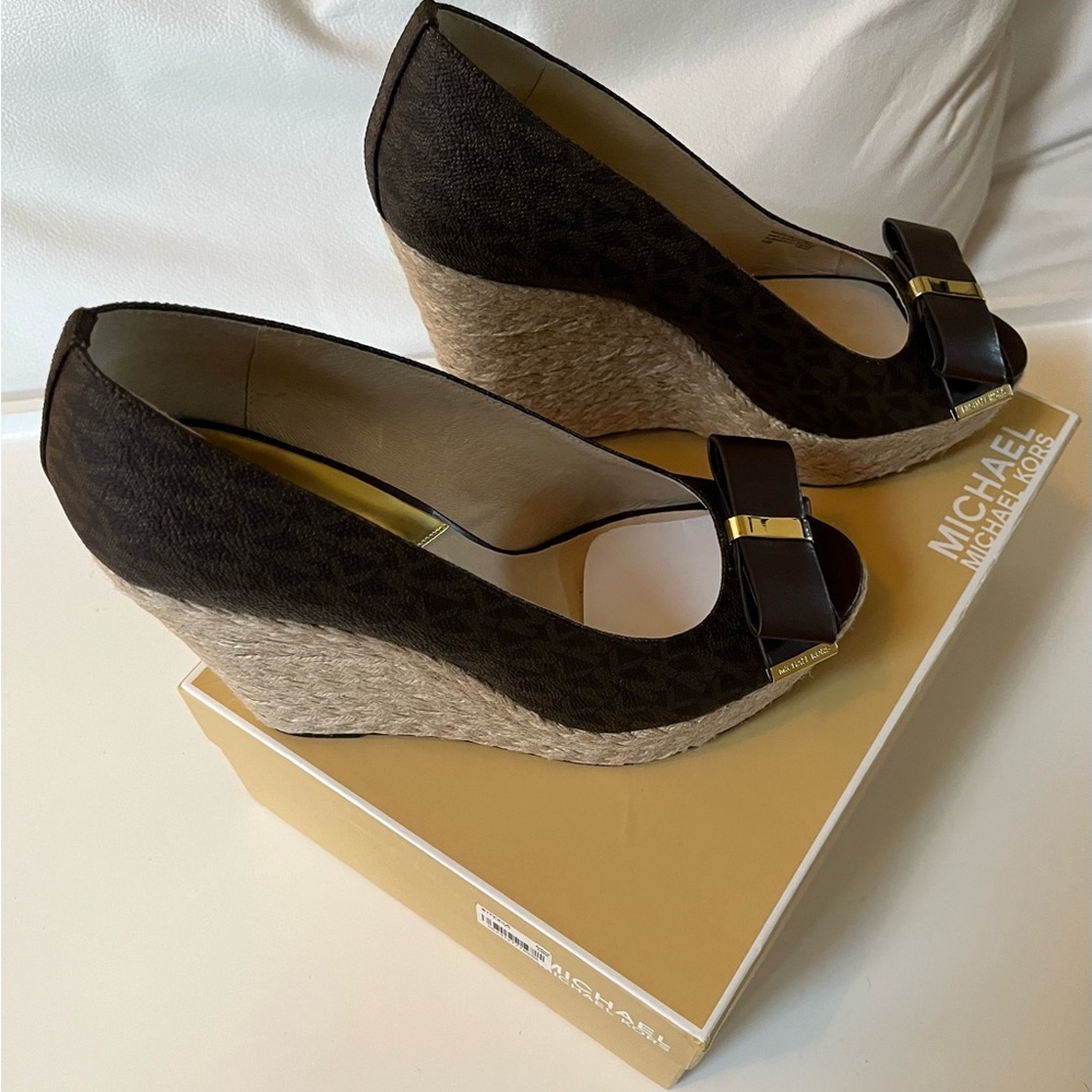 New Michael Kors Meg MK Signature Brown Wedge size 10